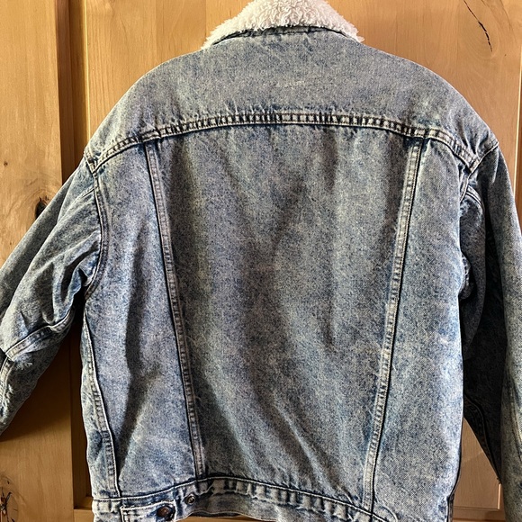 Men’s Medium authentic vintage Levi’s jean jacket with fleece. - Picture 4 of 4